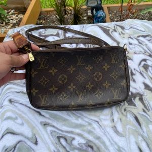🥰SOLD🥰Louis Vuitton Accessories Pouch Pochette